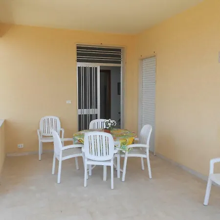 Domus Vacanze Holiday home *
